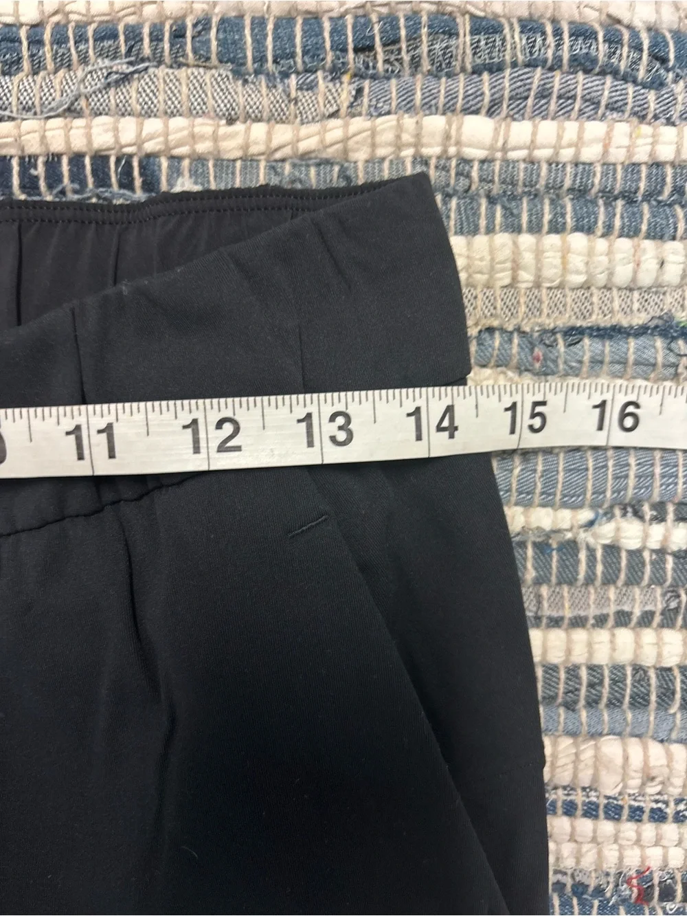 * | Lululemon | cropped pants. Size 6.